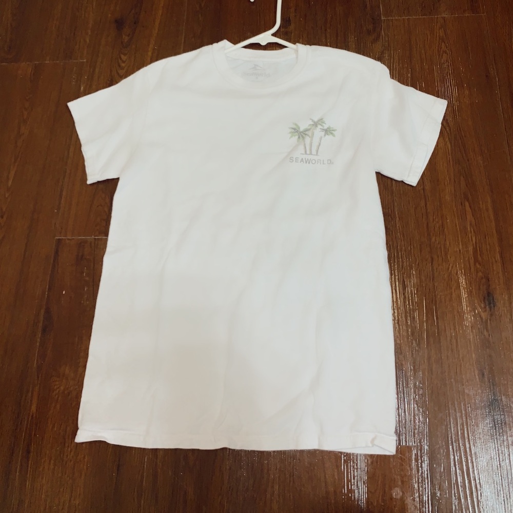 ⭐️ sea world souvenir shirt ⭐️ <3